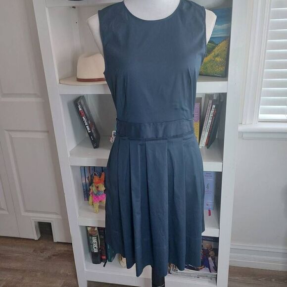 Theory Kaien Pleated Sleeveless Dress Navy Blue Fit and Flare size 6 - Picture 4 of 12